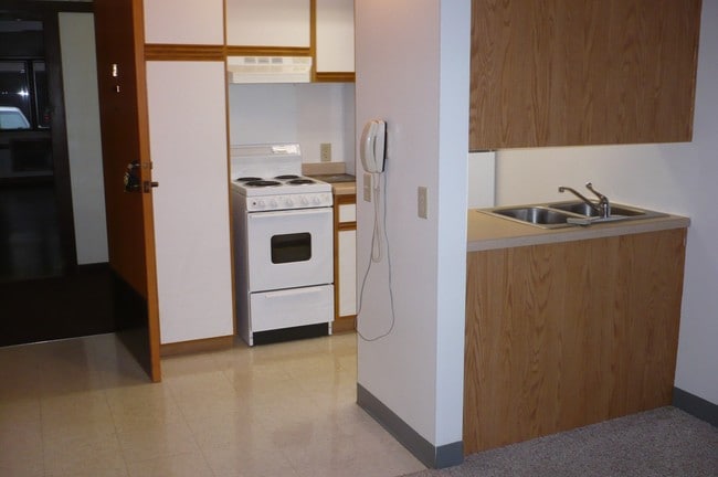 Building Photo - Sun Valley Manor Rental