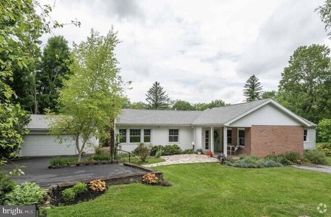 Building Photo - 537 Kemmerer Rd Rental
