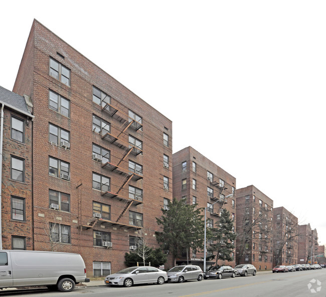 3415 Parsons Apartments - Flushing, New York - 0 unit available | After55