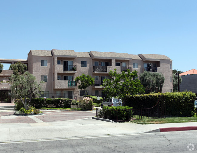 Building Photo - Canyon Villas Senior Apartments