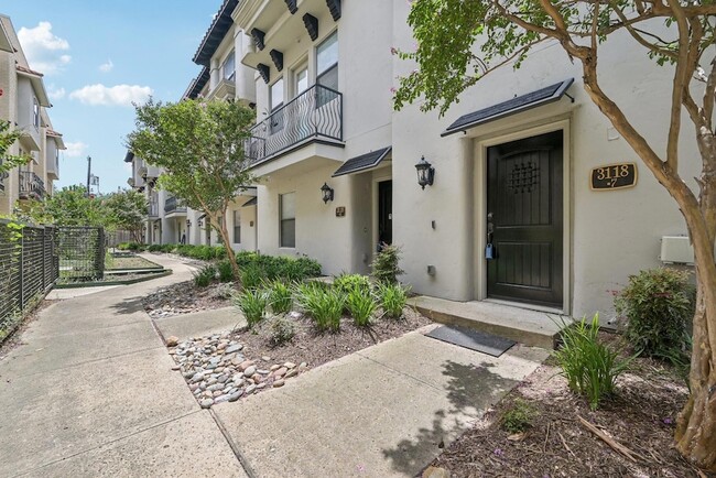 Photo - 3118 Ross Ave Townhome