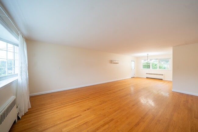 Building Photo - 2 John St Rental