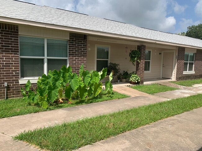 Building Photo - Bayou Gardens Apartments