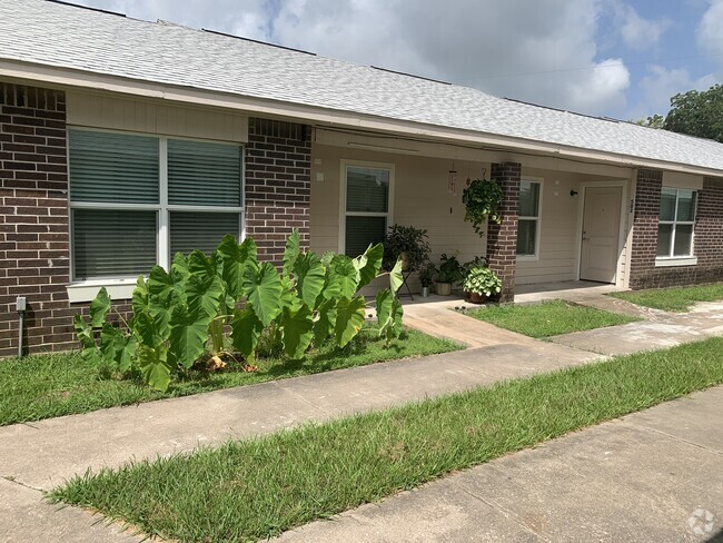 Building Photo - Bayou Gardens Apartments