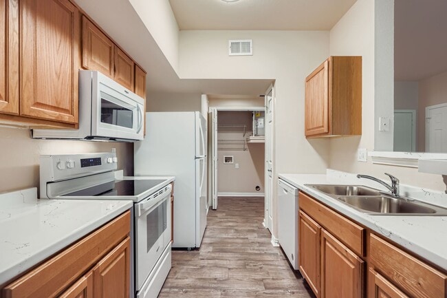 Building Photo - The Mondello