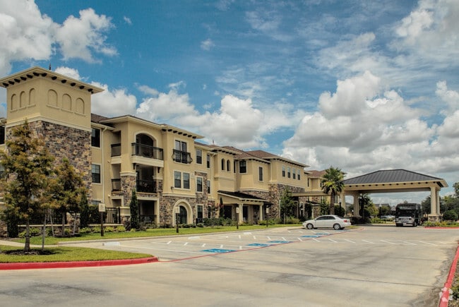 Building - The Huntington at Missouri City - Senior Rental