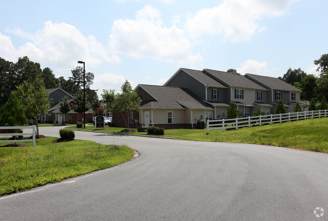 Primary Photo - Sandy Ridge Apartments