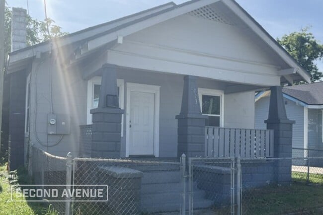 Building Photo - 723 Parker St Rental