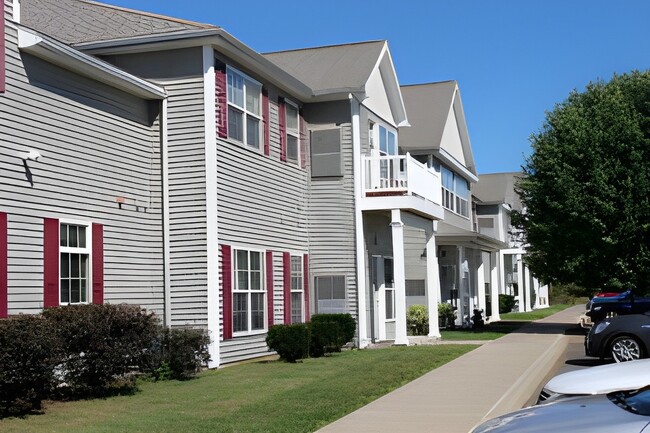 Brooke Pointe - Brooke Pointe Apartments