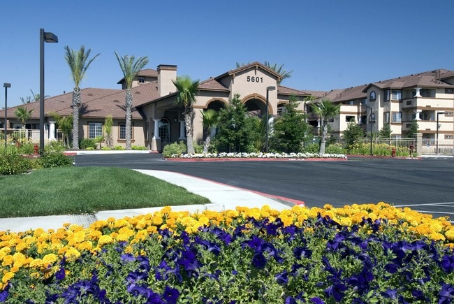 Building Photo - Carefree Senior (55+) Living at North Natomas Rental