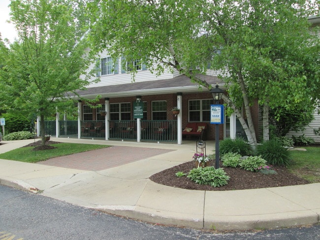 Building Photo - Lincoln Crest Senior Apartments