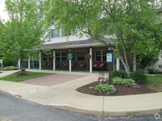 Building Photo - Lincoln Crest Senior Apartments