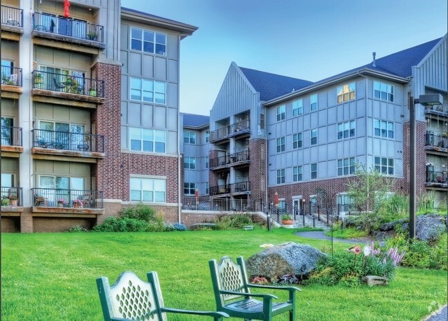 Building Photo - The Crest at Lakeshore Rental