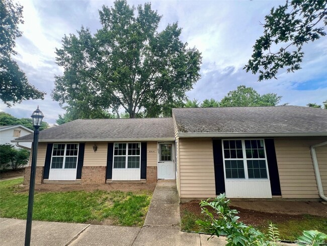 Building Photo - 474 Darwen Dr