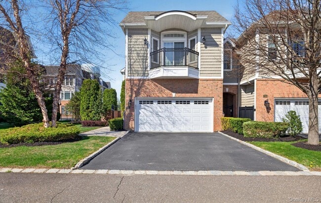 Building Photo - 702 Equestrian Way