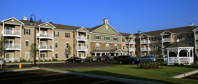 The Legends at North Ponds - The Legends at North Ponds Apartments