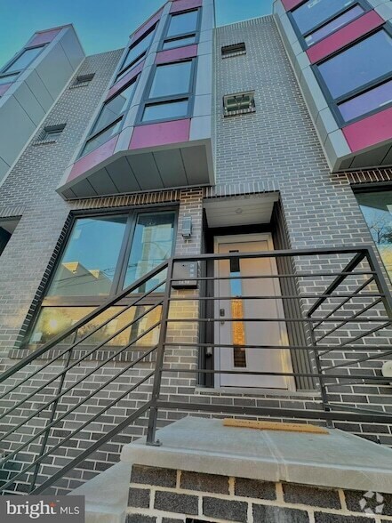 Building Photo - 1636 S Bailey St Rental