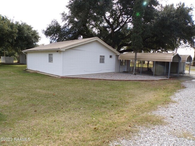 Building Photo - 212 Thoroughbred Dr Rental