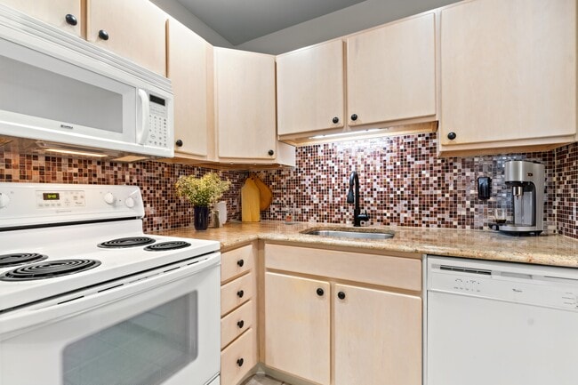 Building Photo - 140 Cypress Club Dr Rental