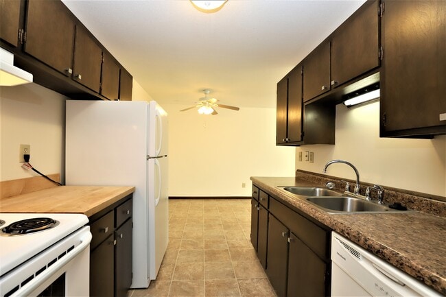 Building Photo - Parklawn Apartments