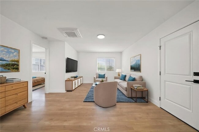 Photo - 961 W 21st St Townhome