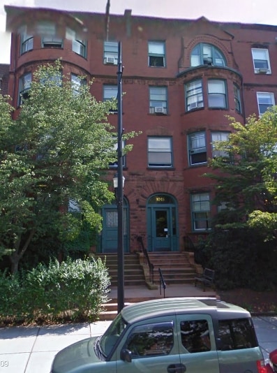 Primary Photo - 1043-1045 Beacon St Rental