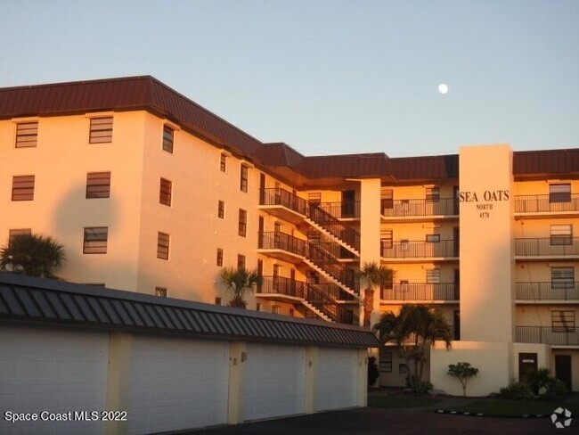 Building Photo - 4570 Ocean Beach Blvd Rental