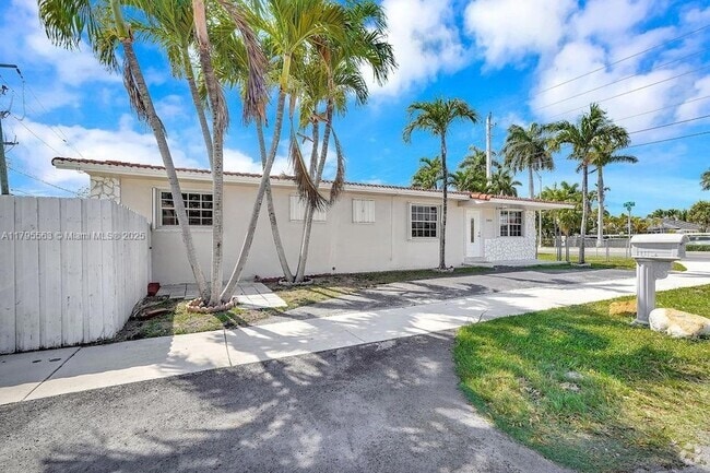 Building Photo - 2400 SW 103rd Ct Rental