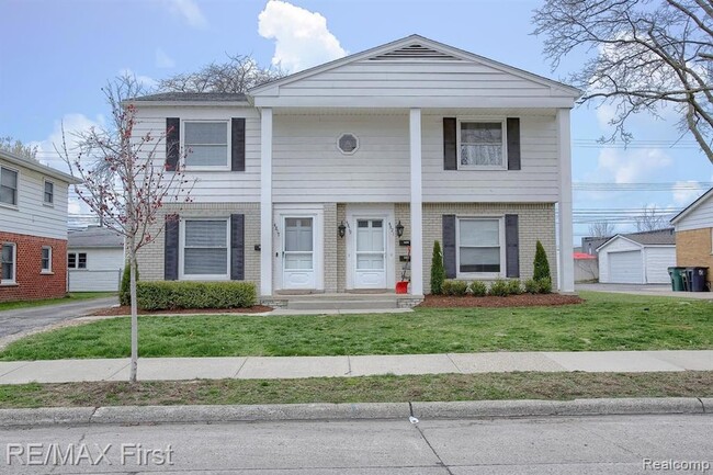 Photo - 4817 Briarwood Ave Townhome