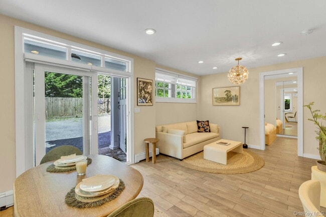 Building Photo - 14 Crossman Pl