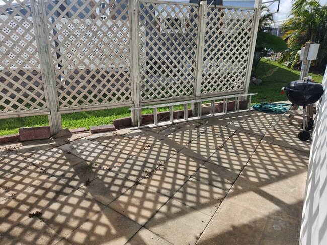 Building Photo - 6609 Oregon St