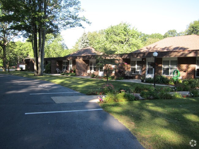 Primary Photo - Village House Apartments