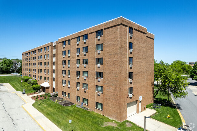 Building Photo - Shorewood Tower Rental