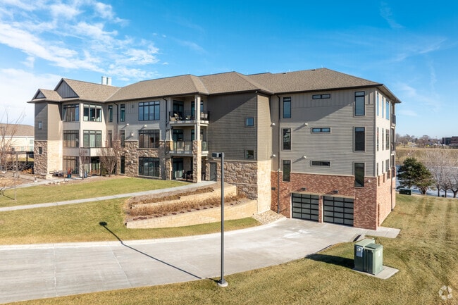 Building Photo - Lakeside Lofts