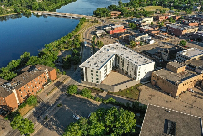 Exterior South - Berkshire Stevens Point - Seniors (55+) Rental