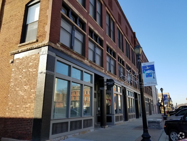 Building Photo - Rock City Lofts