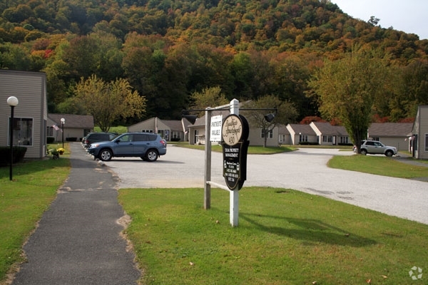 Primary Photo - Readsboro Apartments