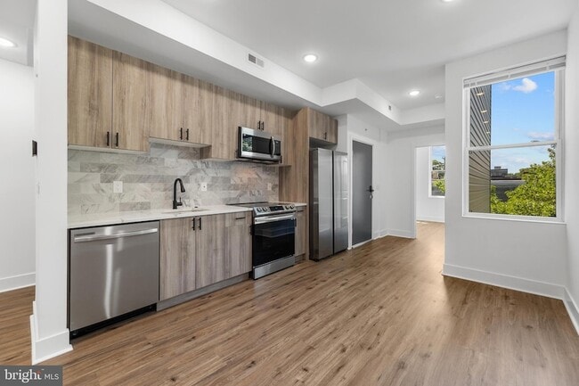 Photo - 3934 W Girard Ave Townhome