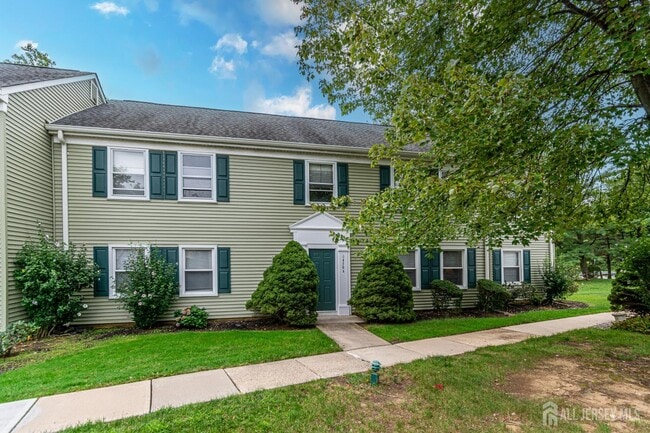 Building Photo - 456 Roxbury Ln