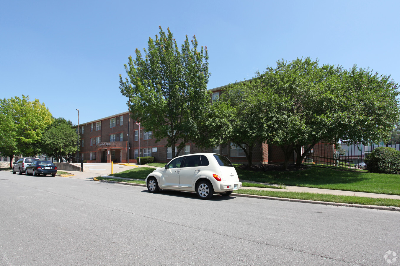 Columbus Park Plaza - Columbus Park Plaza Apartments