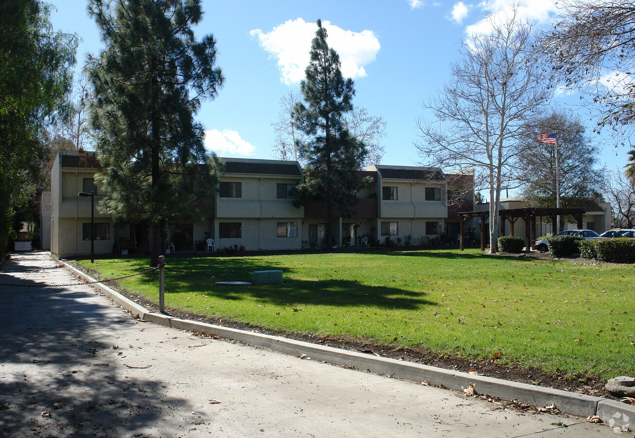 Whispering Oaks - Whispering Oaks Apartments