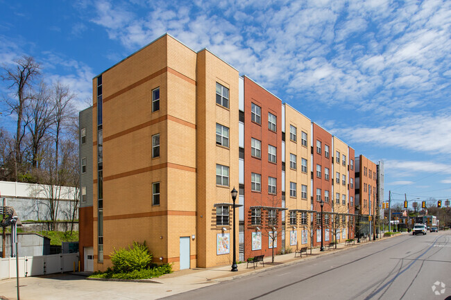 Building Photo - The Avenue Apartments