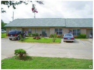 Building Photo - Brush Country Cottages Rental