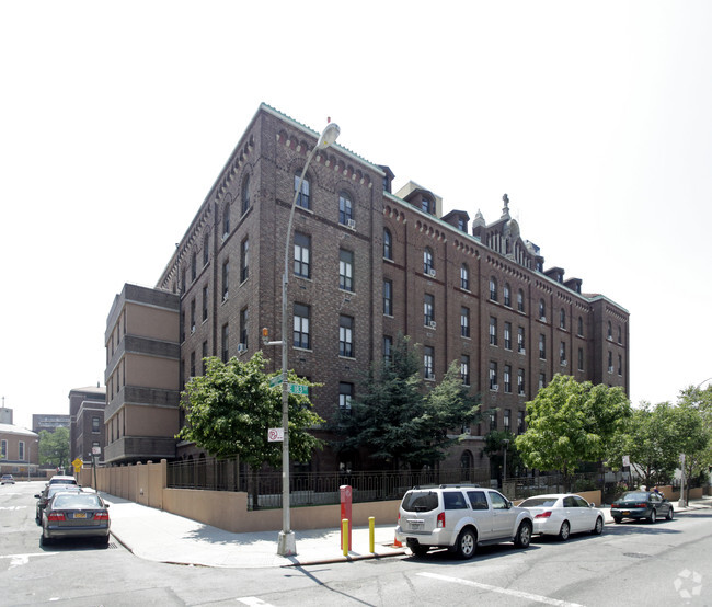 Primary Photo - 660 E 183rd St Rental