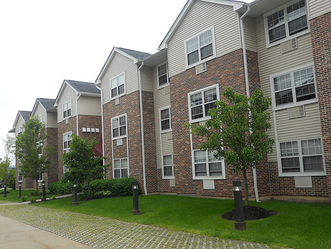 Building Photo - Airmont Gardens Rental
