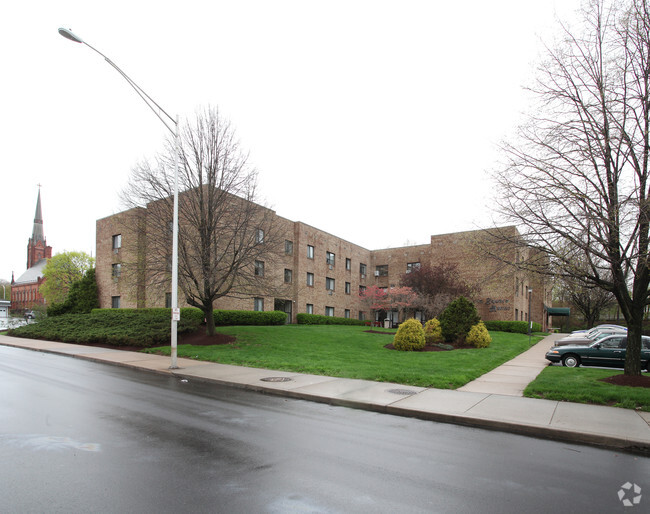 Franklin Square Manor - Franklin Square Manor Apartments