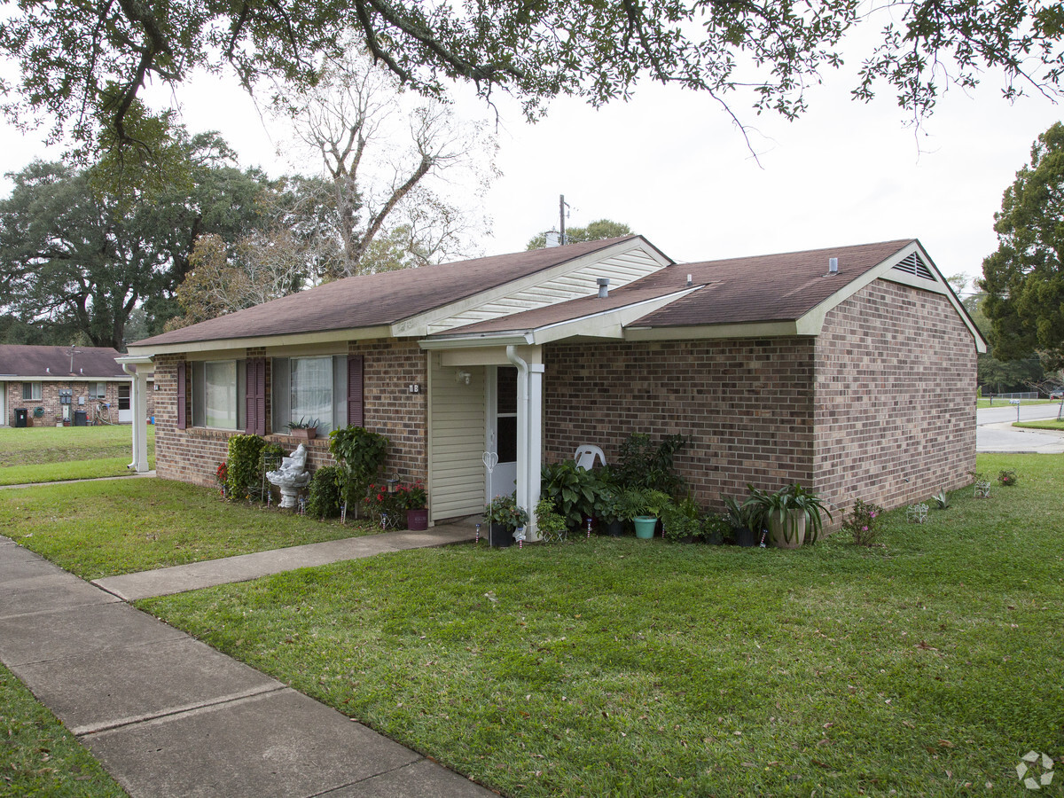 Village Oaks Apartments - Village Oaks Apartments