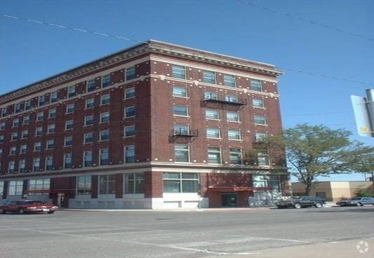 Primary Photo - Lincoln House Apartments