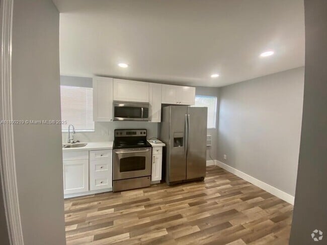 Building Photo - 345 NE 168th St Rental