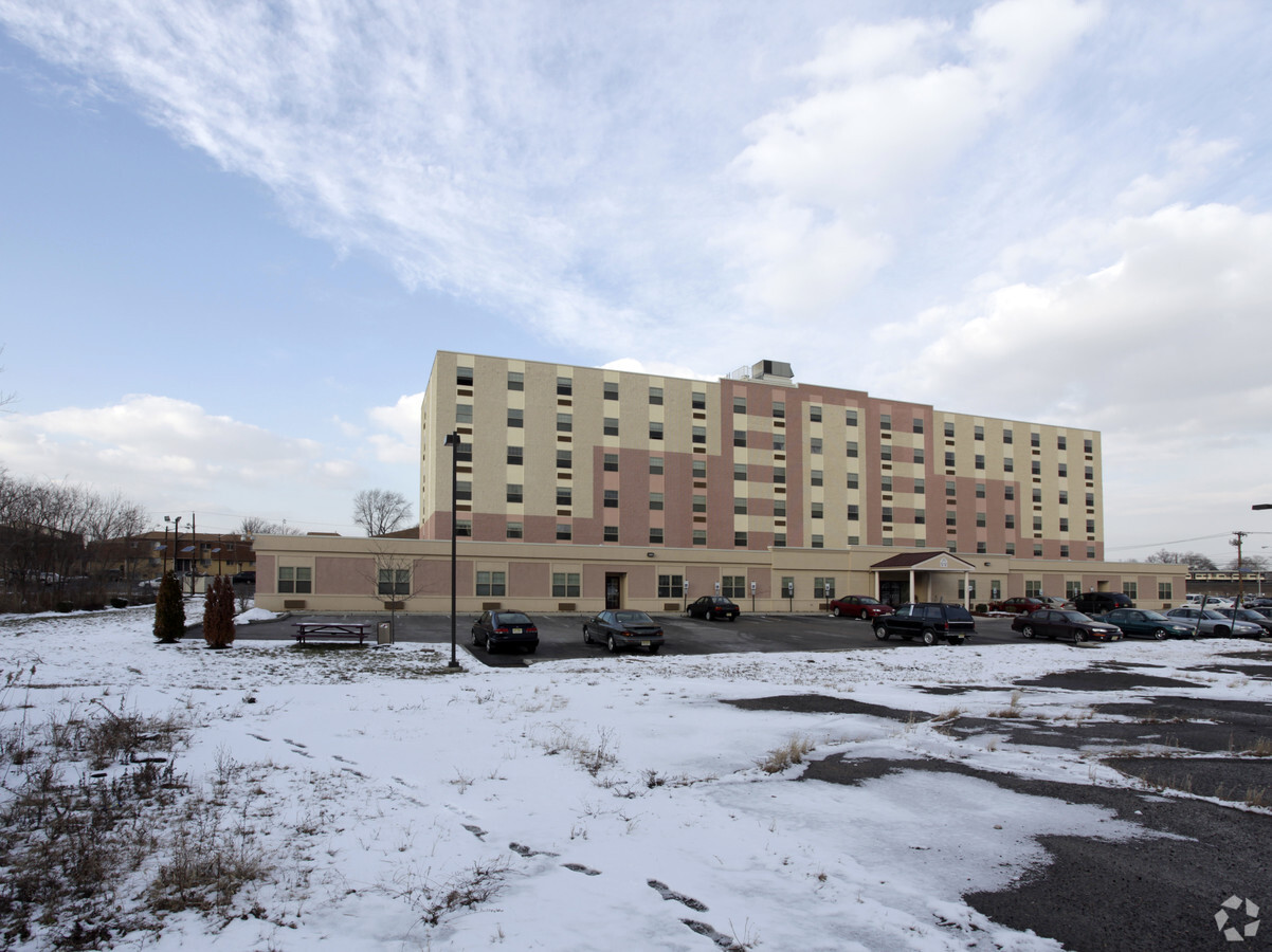 Ferry Manor - Ferry Manor Apartments